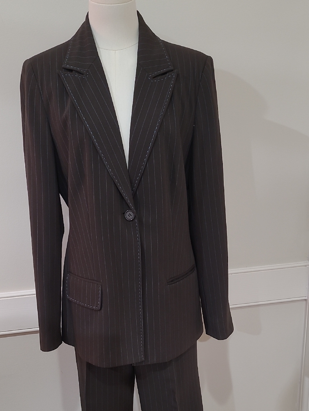 Tribeca by Kenneth Cole Women's Brown Pinstripe Tailored Two-Piece Suit Size-10